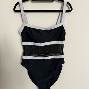 La Blanca Elegant Black and White Swimsuit Size 14